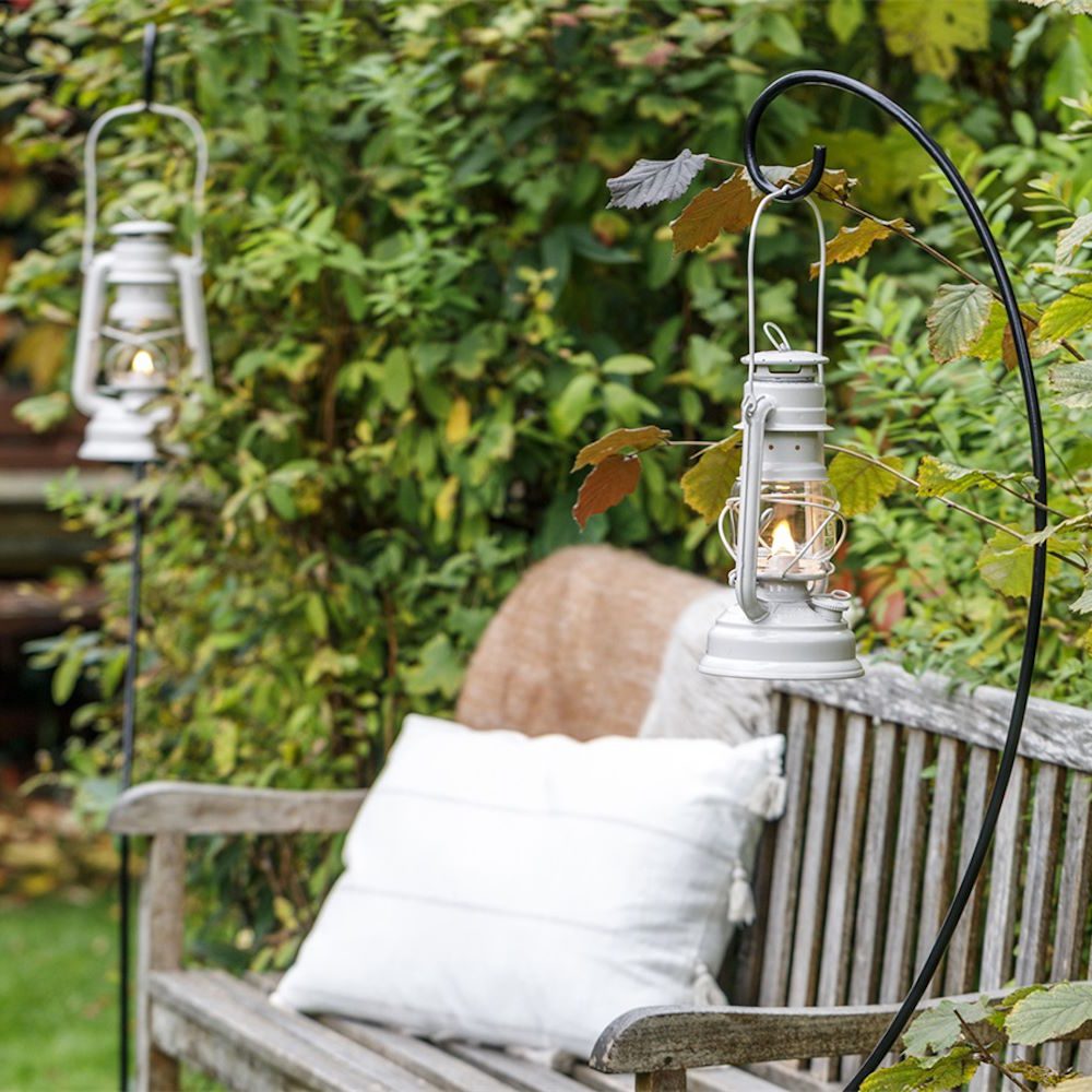 Feuerhand Stormlamp Hanger Staand Sfeer_4 Feuerhand Stormlamp Hanger Staand